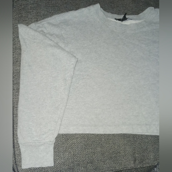 Gray Forever21 crop sweater - Picture 2 of 3
